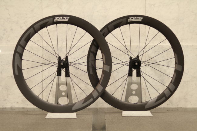 ワイド＆フックレスの最先端スペック！ZIPP 404 FIRECREST