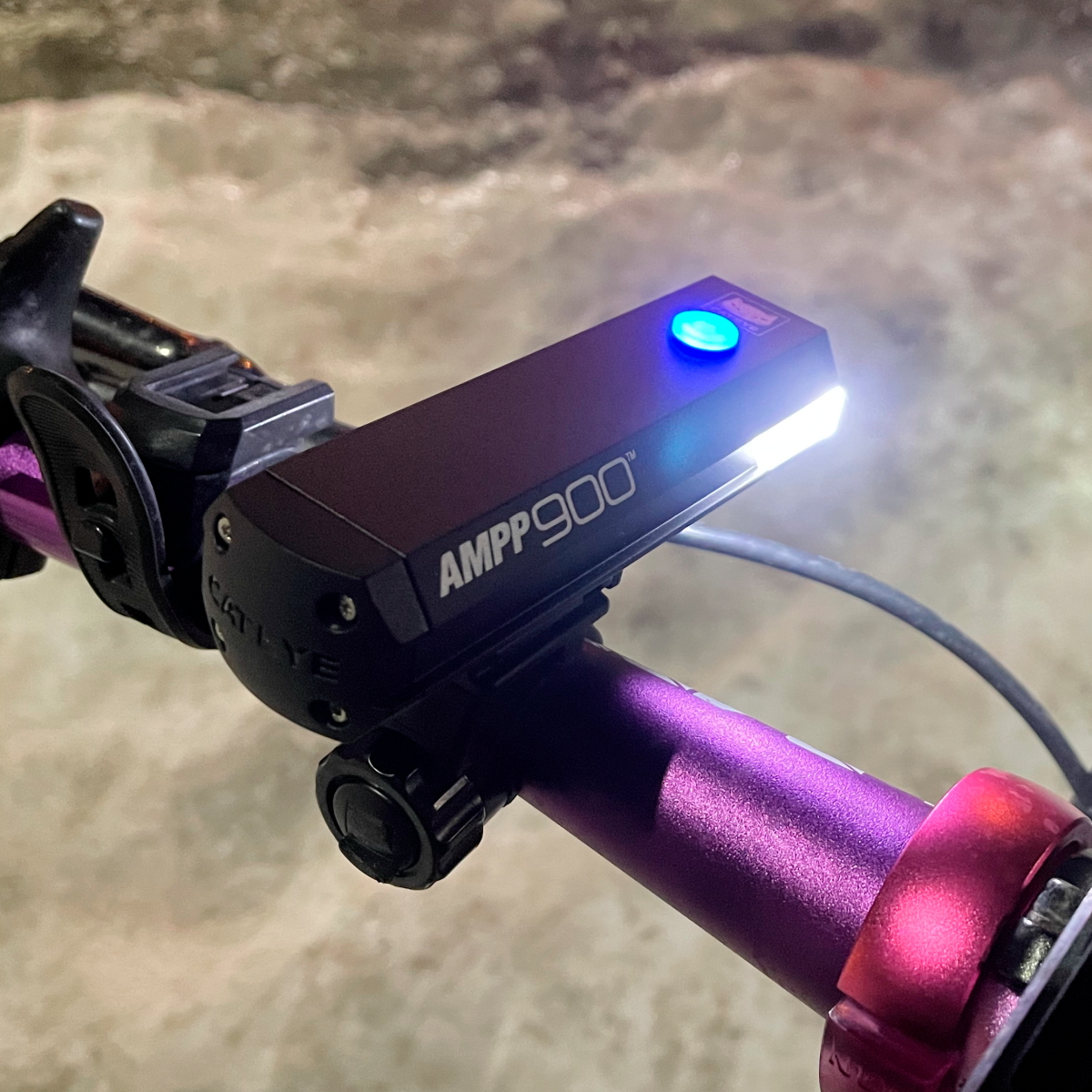 CATEYEの新作ライト”AMPP900″、サンプル展示中です！
